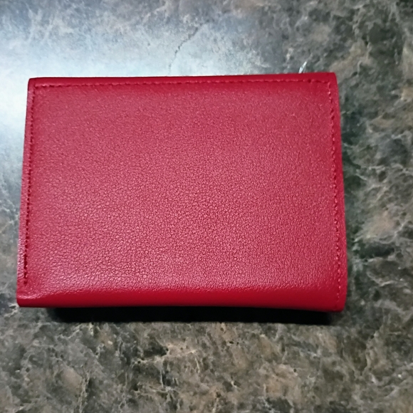 Red Heart Clasp Women's Wallet - Picture 2 of 3